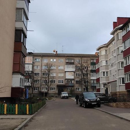 2-Х Комнатная Квартира Korosten Eksteriør billede