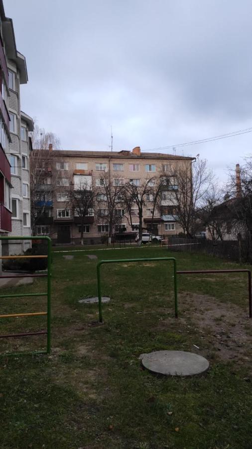 2-Х Комнатная Квартира Korosten Eksteriør billede