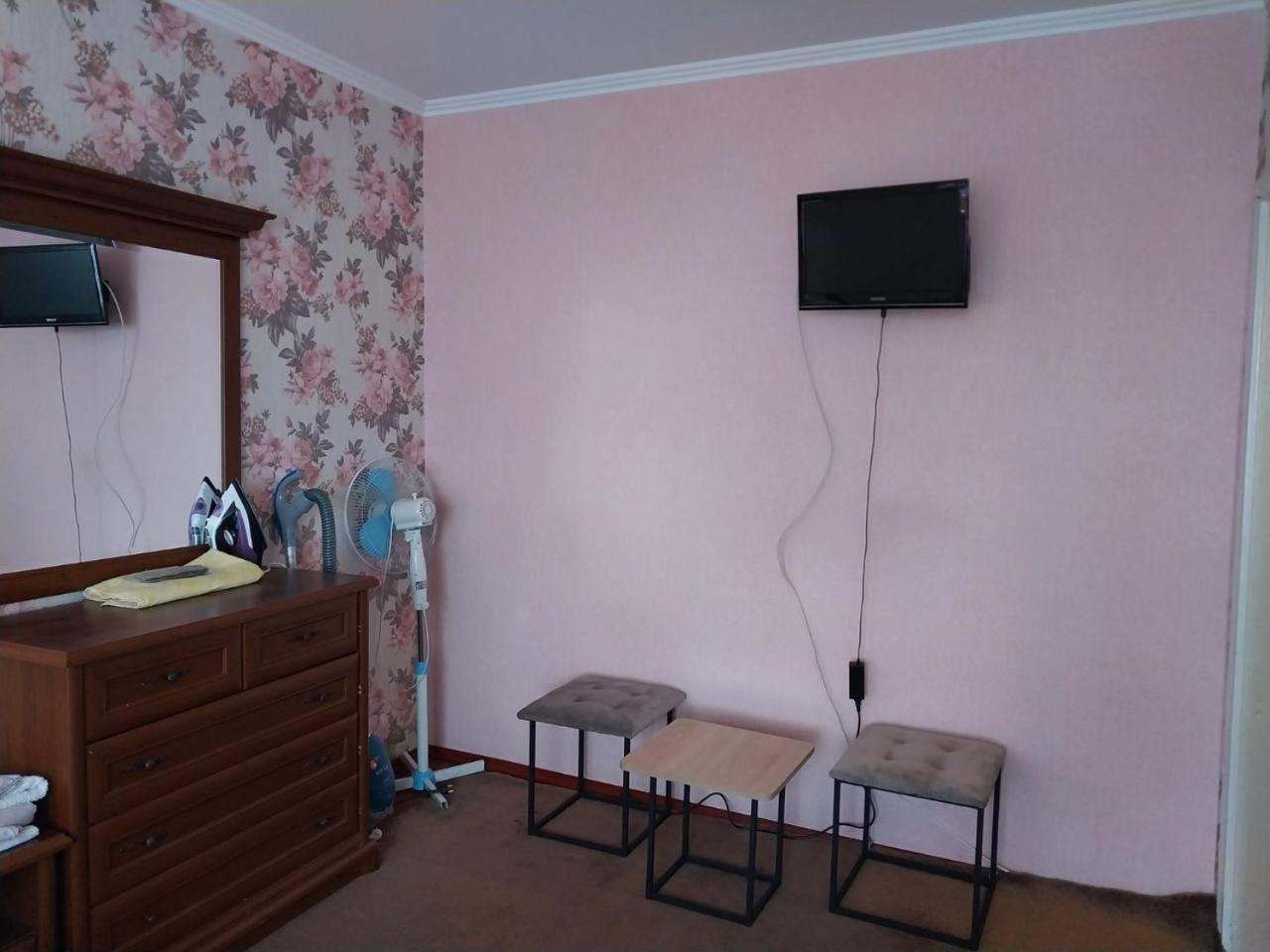 2-Х Комнатная Квартира Korosten Eksteriør billede